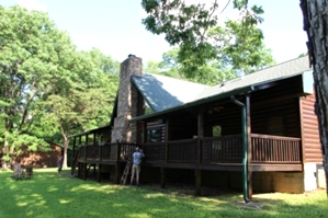 Log Cabin Restoration | Log Cabin Wash, Caulking And Staining 